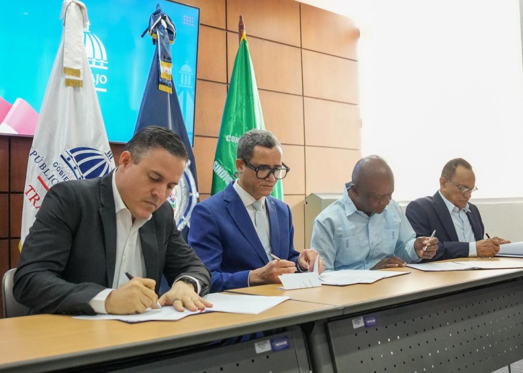 Portuaria y su sindicato de trabajadores firman pacto histórico con apoyo del Ministerio de Trabajo.