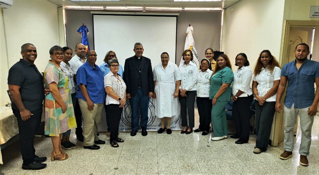 Monseñor Morel Diplán visita la Pastoral de la Salud y constata su labor en sectores vulnerables
