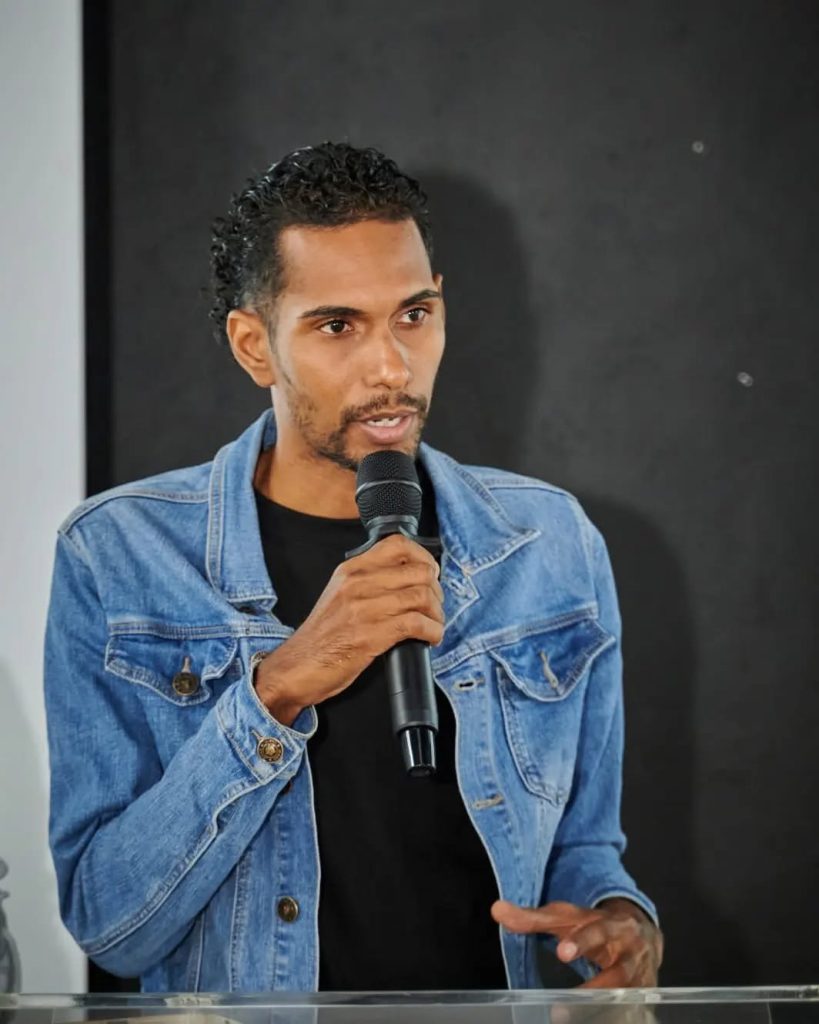 GERY SORIANO, CEO DE BAVAROMAGAZINE, RECHAZA LOS MALTRATOS POLICIALES A LA POBLACIÓN DOMINICANA